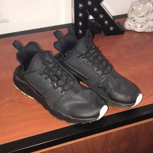 Nike All black huaraches